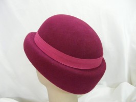 Malina kapeluszo toczek Vinage 55-58 cm