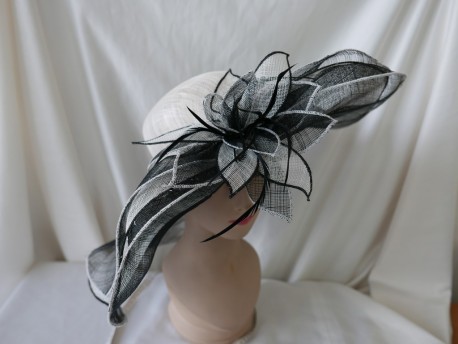 Ruby kremowo czarny kapelusz sinamay 53-56 cm