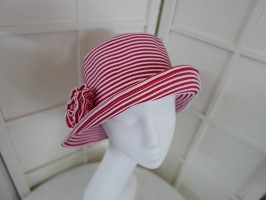 Maja biało czerwony letni  kapelusz 54-57 cm